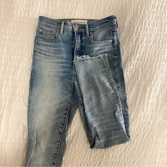 Light Wash! Denim Forum Lola High Rise Skinny Crop with Raw Hem - Picture 3 of 4